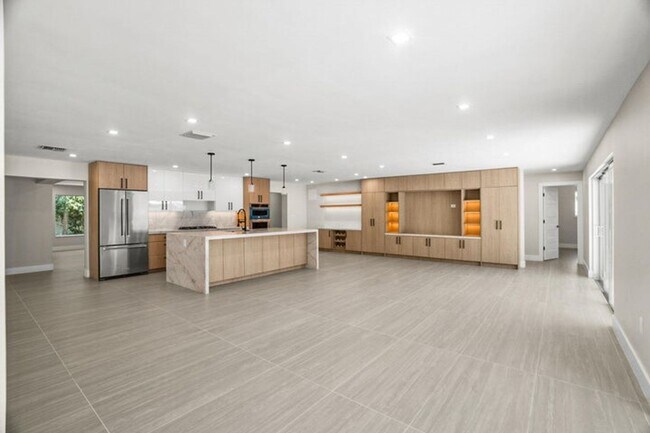 Foto del edificio - 5496 NE 22nd Ave