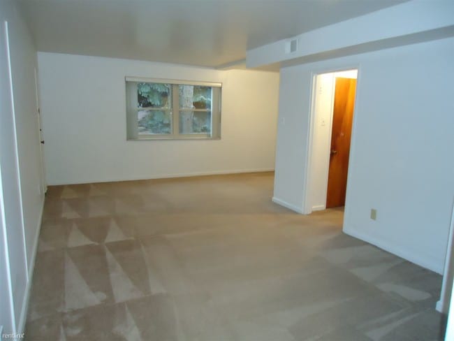 Building Photo - 5559 Bartlett St