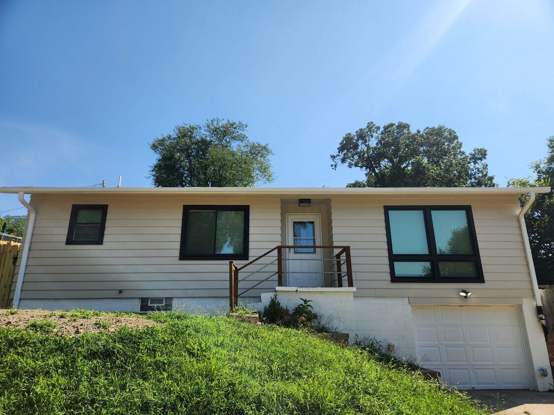 Foto principal - 3/2/1 Newly remodeled Plattsmouth house!