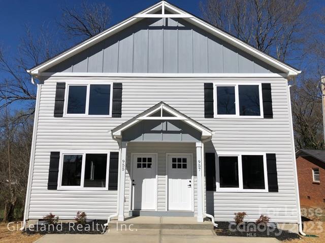 Foto principal - 957 E Pine St
