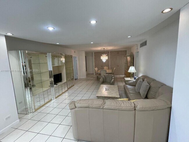 Building Photo - 5005 Collins Ave
