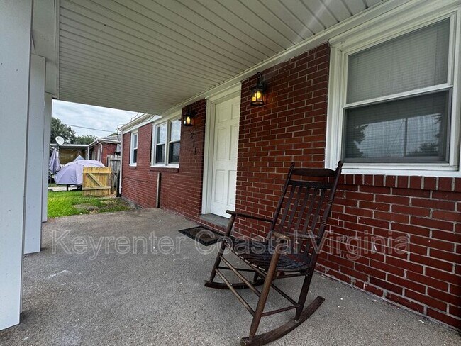 Building Photo - 211 Rogers Ave