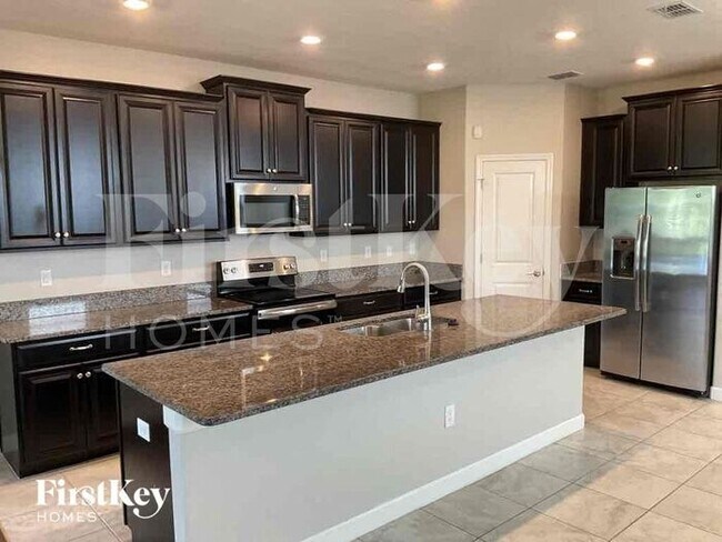 Building Photo - 10011 Sage Creek Dr