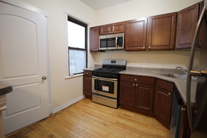 new SS appliances - 1221 W Rosedale Ave