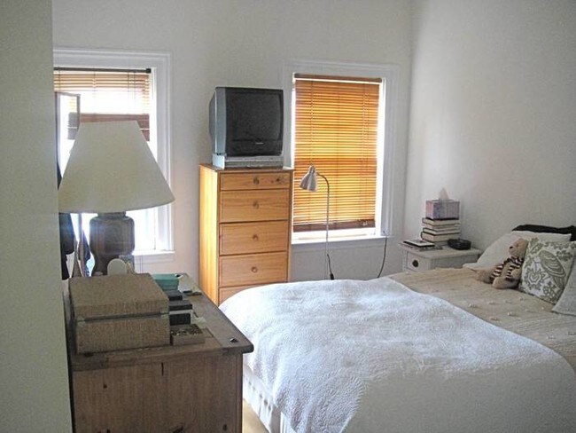 Foto del edificio - 327 8th St