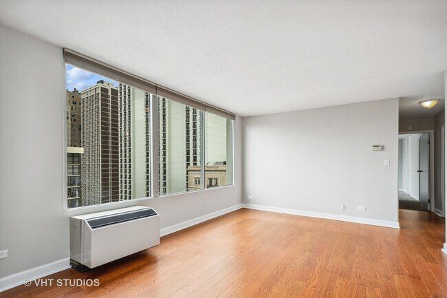 Foto del edificio - 71 E Division St
