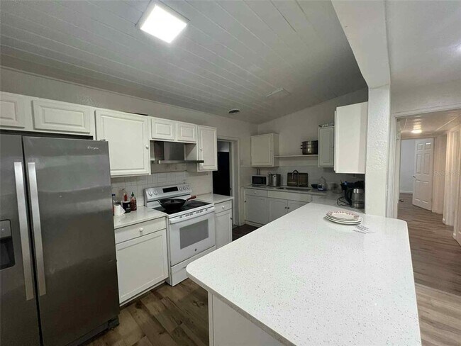 Foto del edificio - 4926 Stewart Ave
