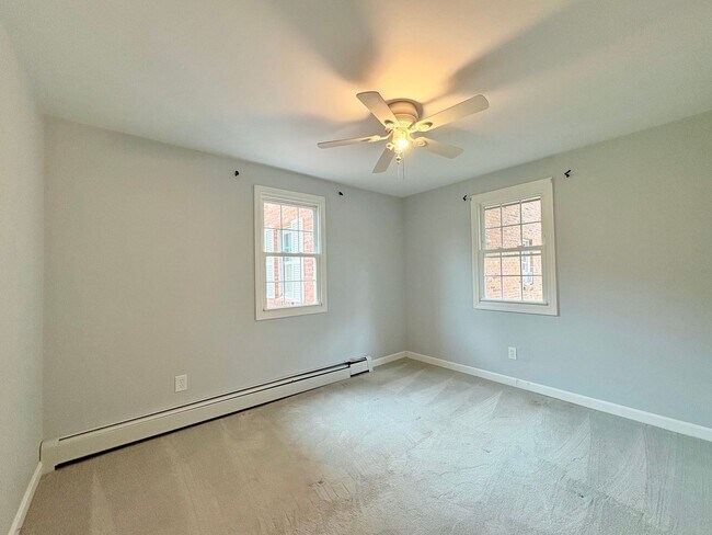 Building Photo - 2 Bed | 1 Bath | $2,150/mo | Assigned Park...