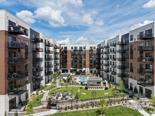 Building Photo - The Winn at Golden Valley