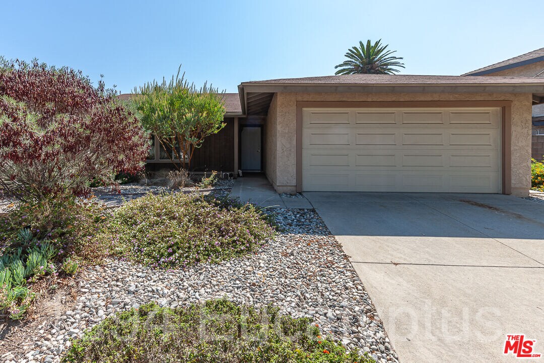 Primary Photo - 1094 Eucalyptus Ln
