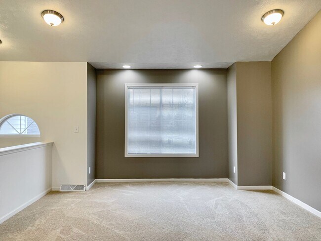 Foto del edificio - Four Bedroom Home in Kentwood