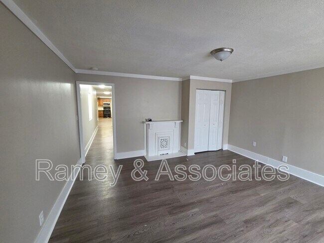 Foto del edificio - 2402 Rowan St