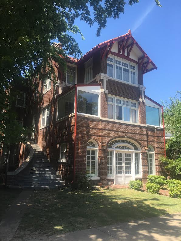 Building Photo - 544 N Quanah Ave