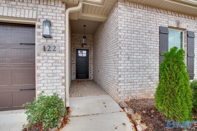 Building Photo - 122 Midpark Dr
