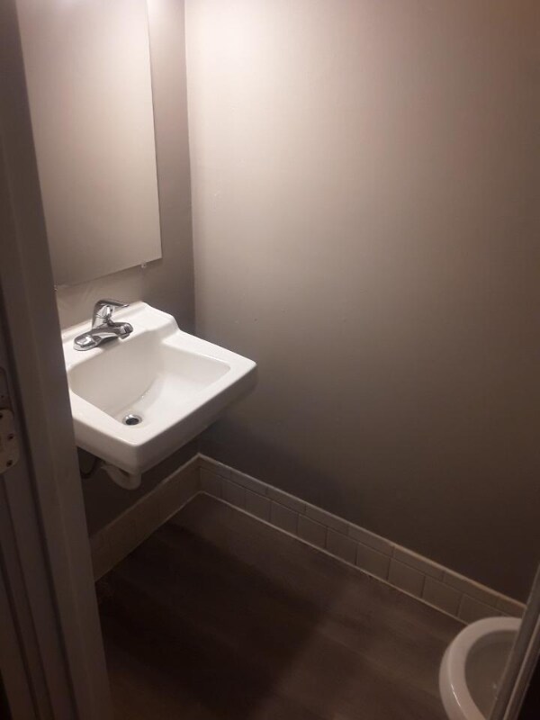 Foto del edificio - 6305 Englewood Ave