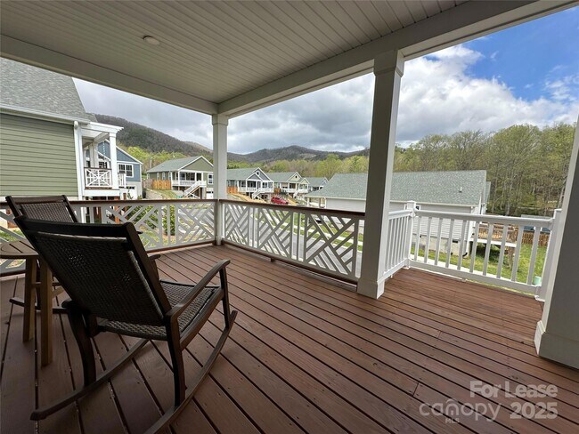 Building Photo - 1205 Seven Sisters Ln