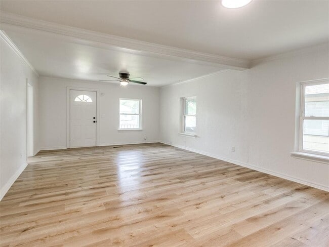 Building Photo - 425 E Eufaula St
