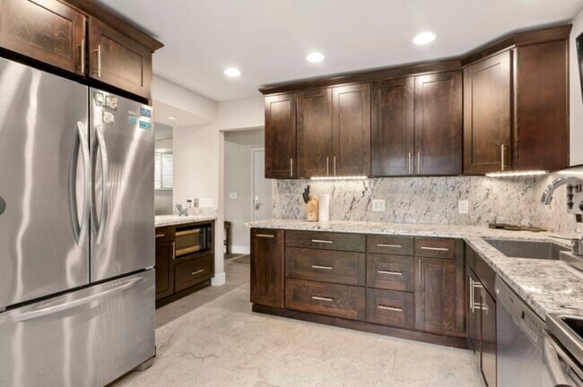 Building Photo - 1111 Bellefield Park Ln