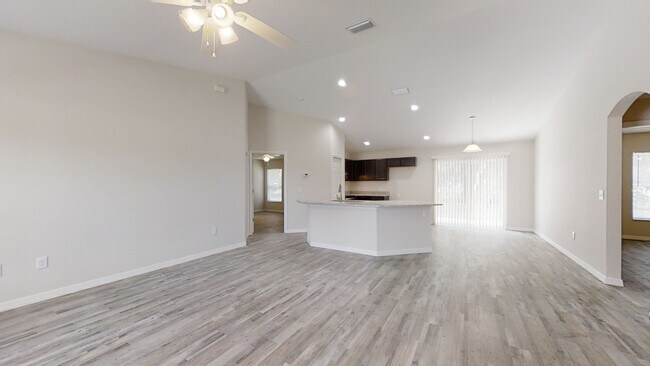 Building Photo - AVAILIBLE NOW!Beautiful 3/2 for rent in Ci...