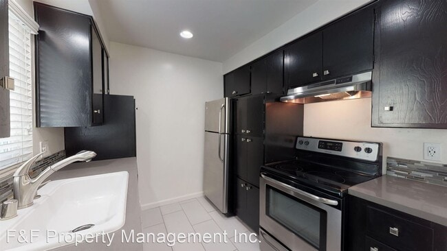 Building Photo - 4025 Arizona St
