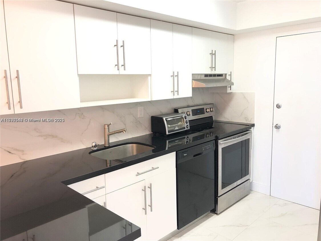 Primary Photo - 18021 Biscayne Blvd