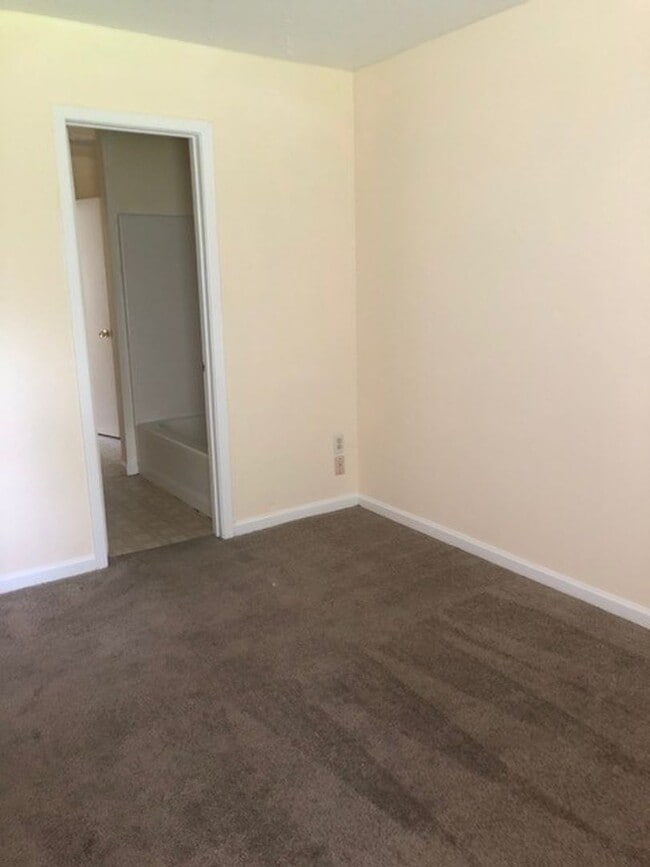 Building Photo - 303 Titan Dr