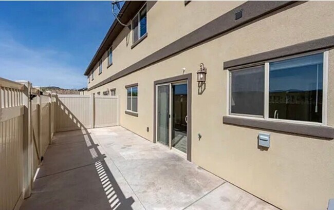 Foto del edificio - 1001 W Curly Hollow Dr