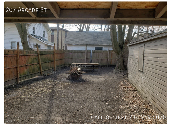 Building Photo - 207 Arcade St