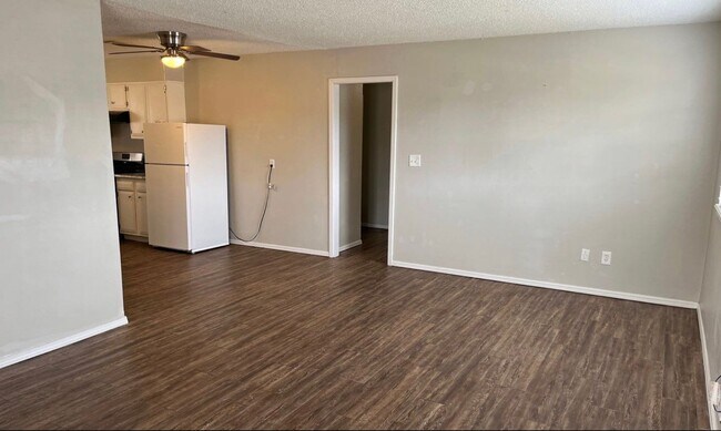 Building Photo - 3 bed 1.5 with garage near OU Med/Downtown OKC