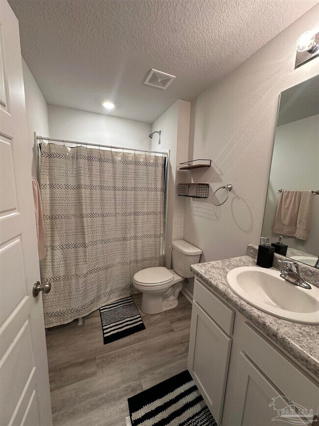 Foto del edificio - 5911 Laurel Oak Dr