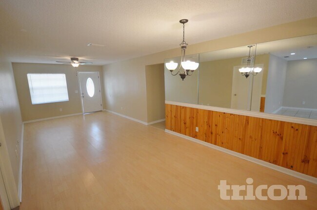 Foto del edificio - 9614 N Connechusett Rd