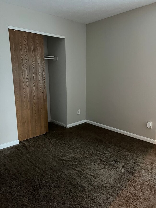 Building Photo - Charming residence boasts three spacious b...