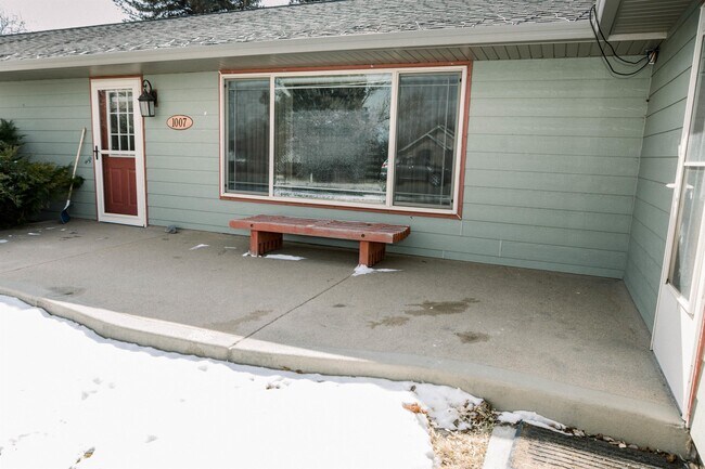 Building Photo - 1007 Middlemas Rd