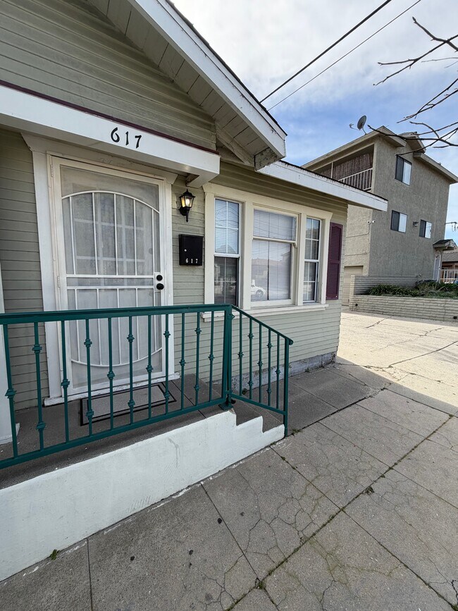 Foto del edificio - 617 W 17th St