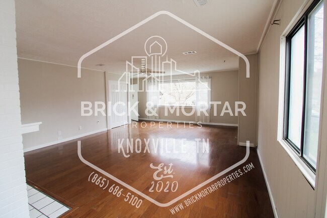 Foto del edificio - 110 Powell Rd