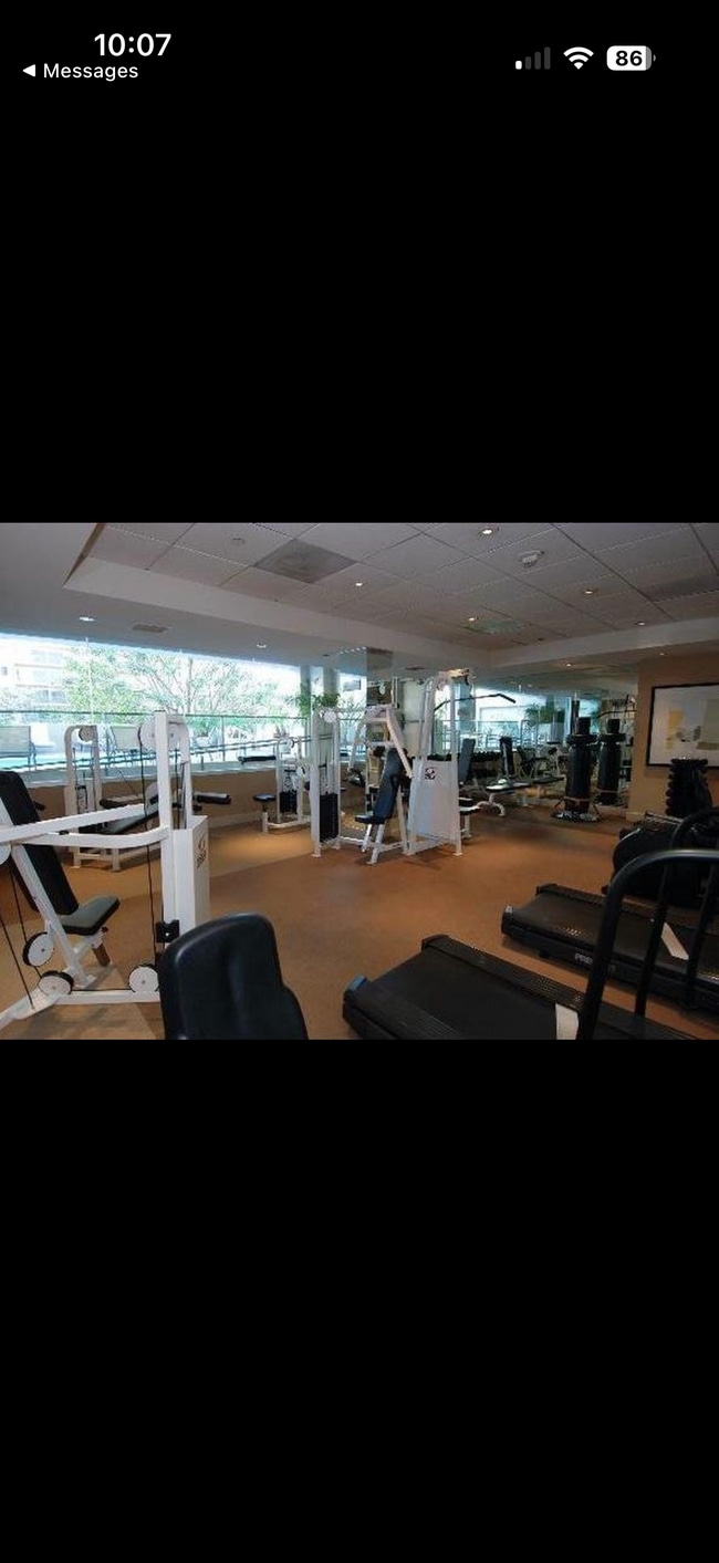 Building Photo - 10445 Wilshire Blvd