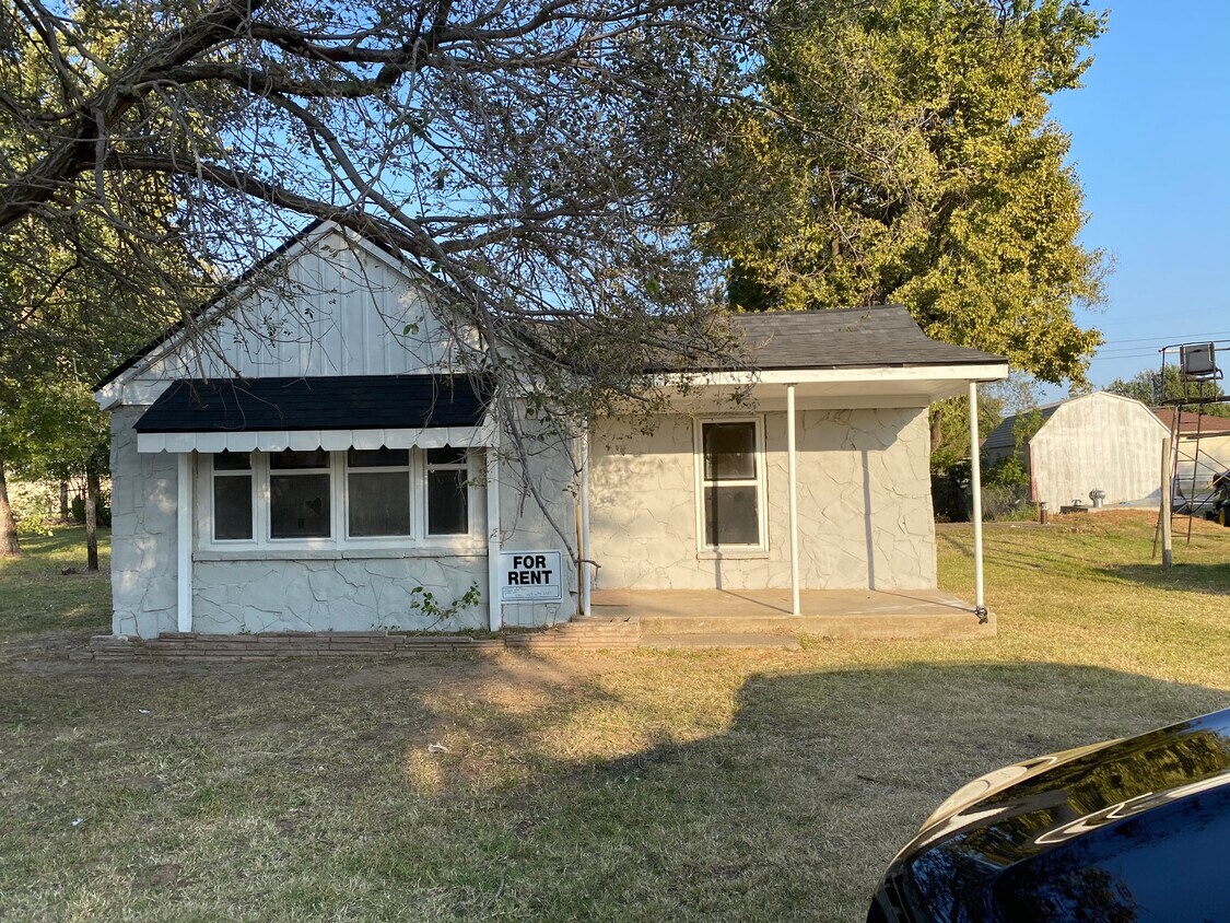 Primary Photo - 512 N Spiece Ave