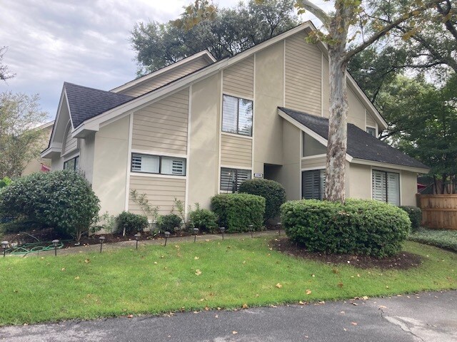 Fully furnished all-inclusive 3 bedroom 2.5 bath town home- walk to Mt Pleasant Memorial Park - 359 Spoonbill Ln