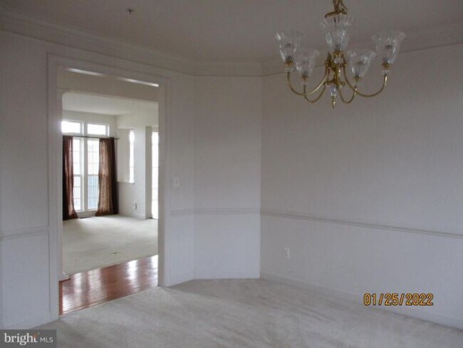 Building Photo - 9617 Glenkirk Way