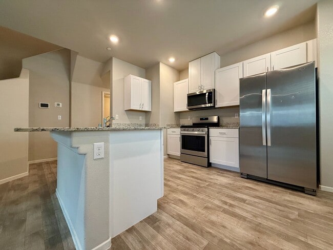 Foto del edificio - Northwest/ Aliante Area - Newer Townhome 3BD, PRIVATE YARD, ATTACHED GARAGE, ACROSS FROM POOL