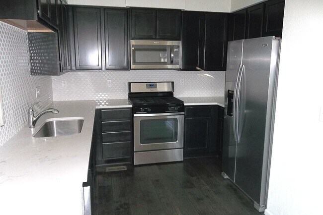 Building Photo - 408 Tigercat Way