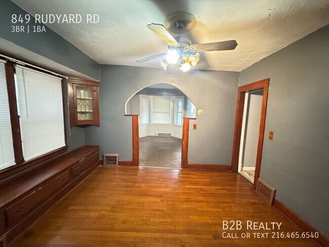 Foto del edificio - 849 Rudyard Rd