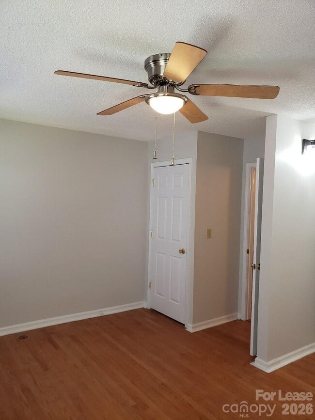 Building Photo - 2830 Hosta Dr