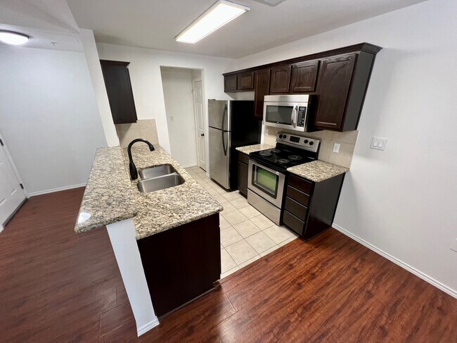Building Photo - 12446 Starcrest Dr