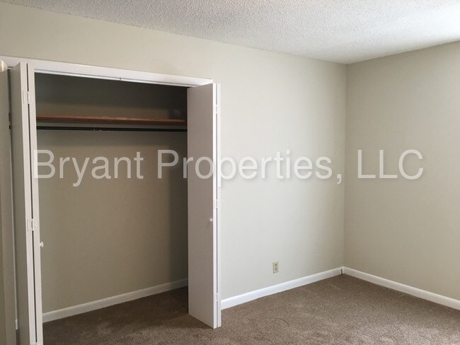 Building Photo - Nashville - Duplex Bellshire Area 37207