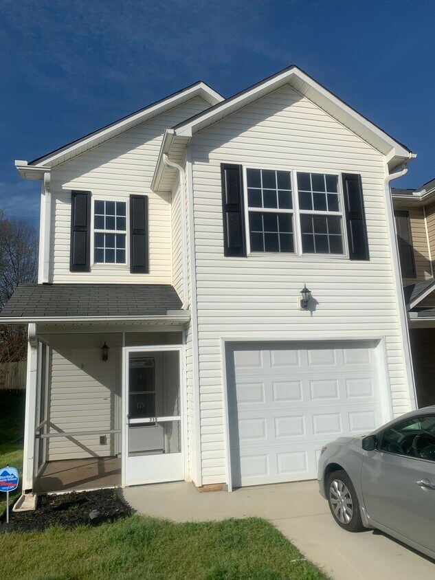 Building Photo - 715 Bellview Way