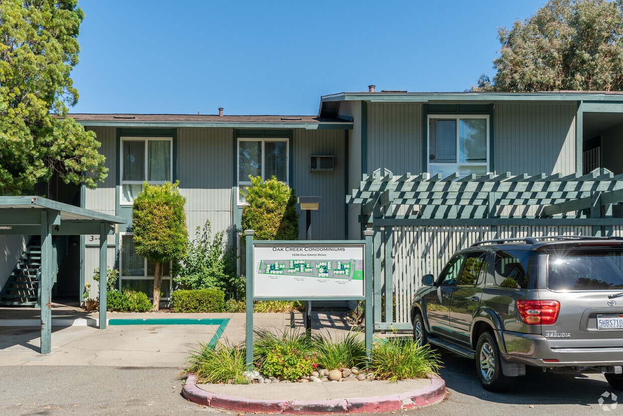 Building Photo - 1036 Oak Grove Rd