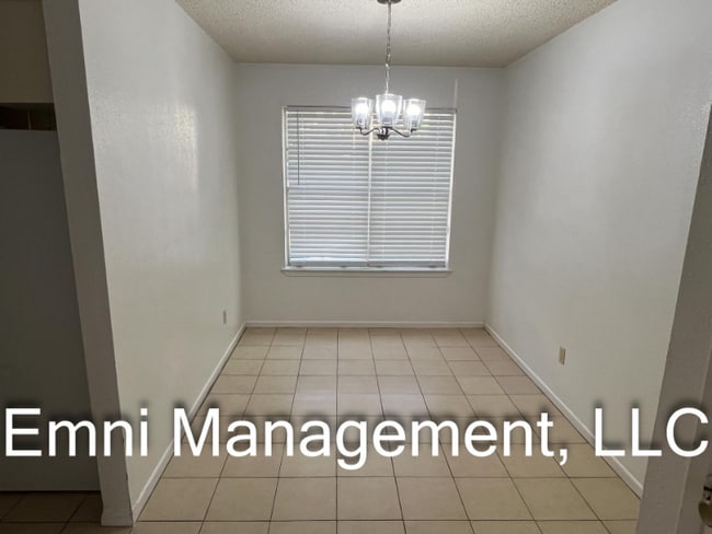 Foto del edificio - 204 Oak Trail Dr