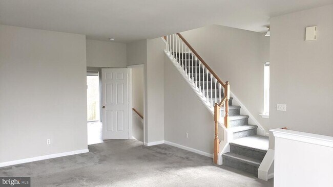Building Photo - 141 S Riding Blvd