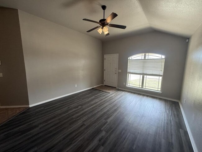 Building Photo - 4205 Cambridge Dr